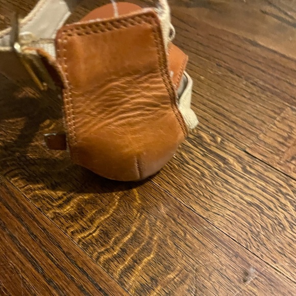 Beautiful Ralph Lauren strappy sandals - Picture 5 of 5